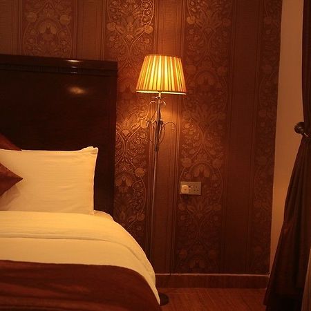Fryburg Suites Aliayabiagba Exterior foto